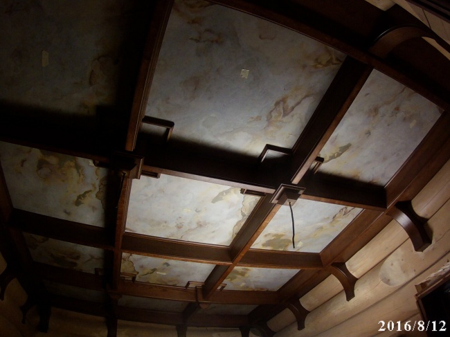 Световой кессонный потолок с наклоном и прямой